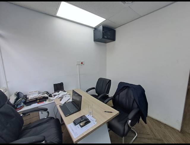 146M² OFFICE TO LET IN SANDHURST